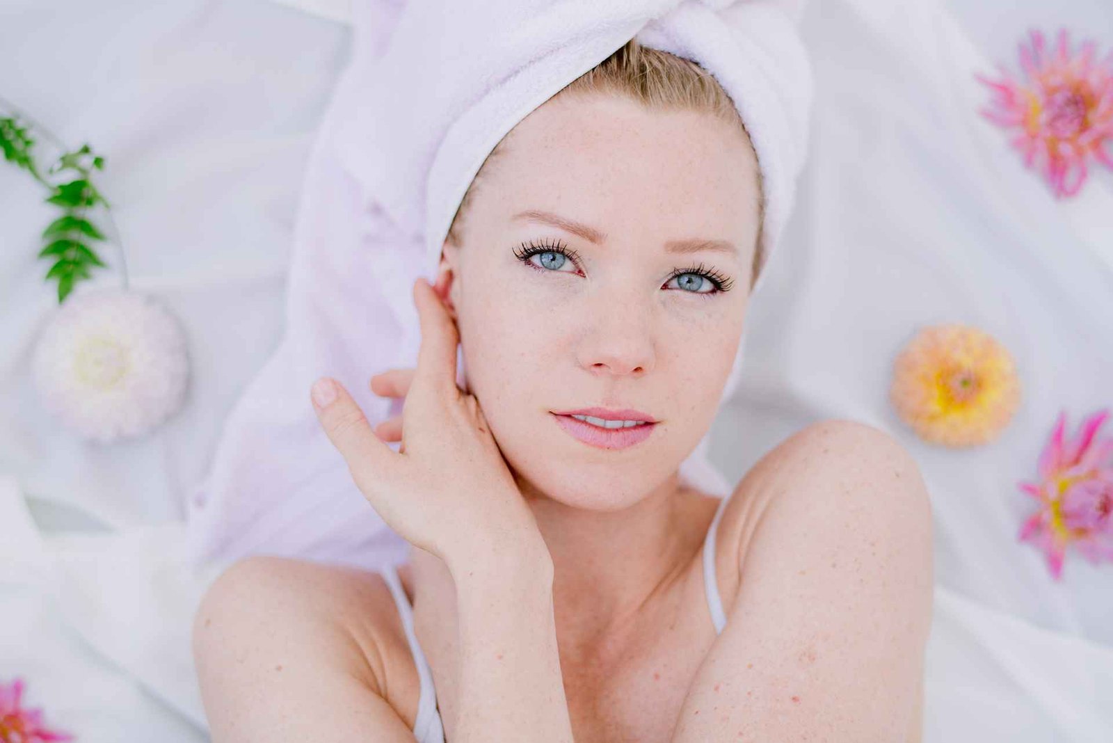 Bold Lips, Bright Eyes: Makeup Looks That Turn Heads